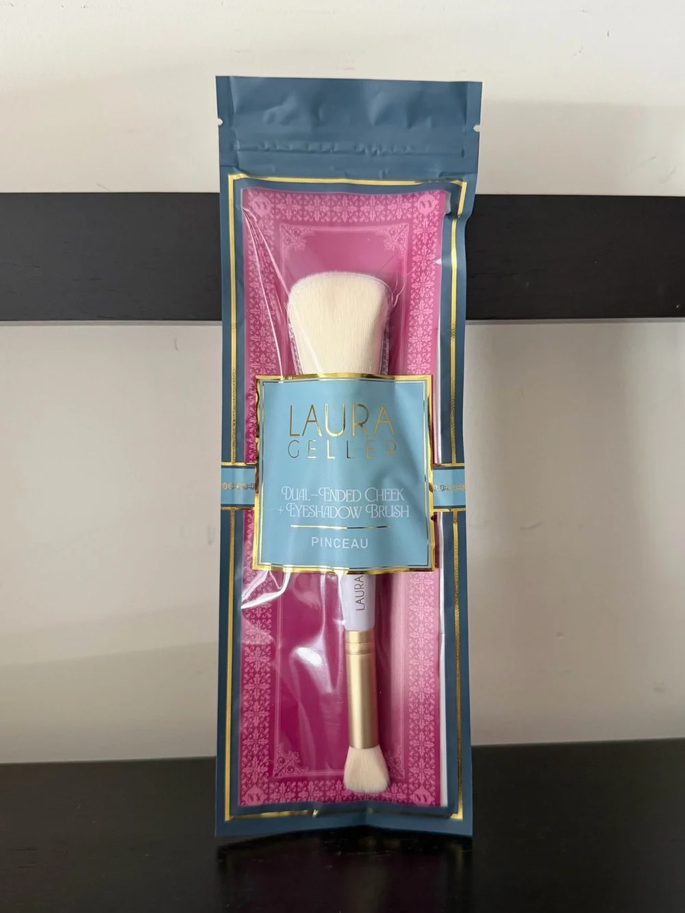 Laura Geller Dual-Ended Cheek & Eyeshadow Brush - White/Gold